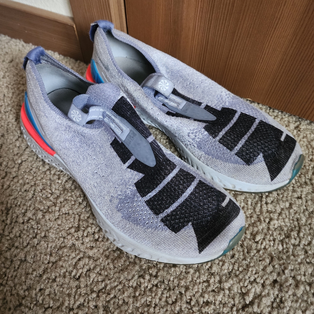 Nike Gray and Black Sneakers. Nike is in good condition, size 5.5y, UK 5, EUR 38